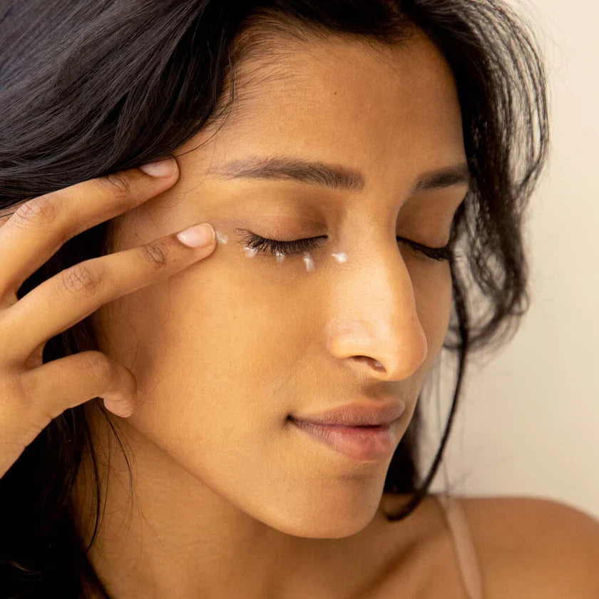 How to use 100% Pure - Retinol PM Eye Cream?