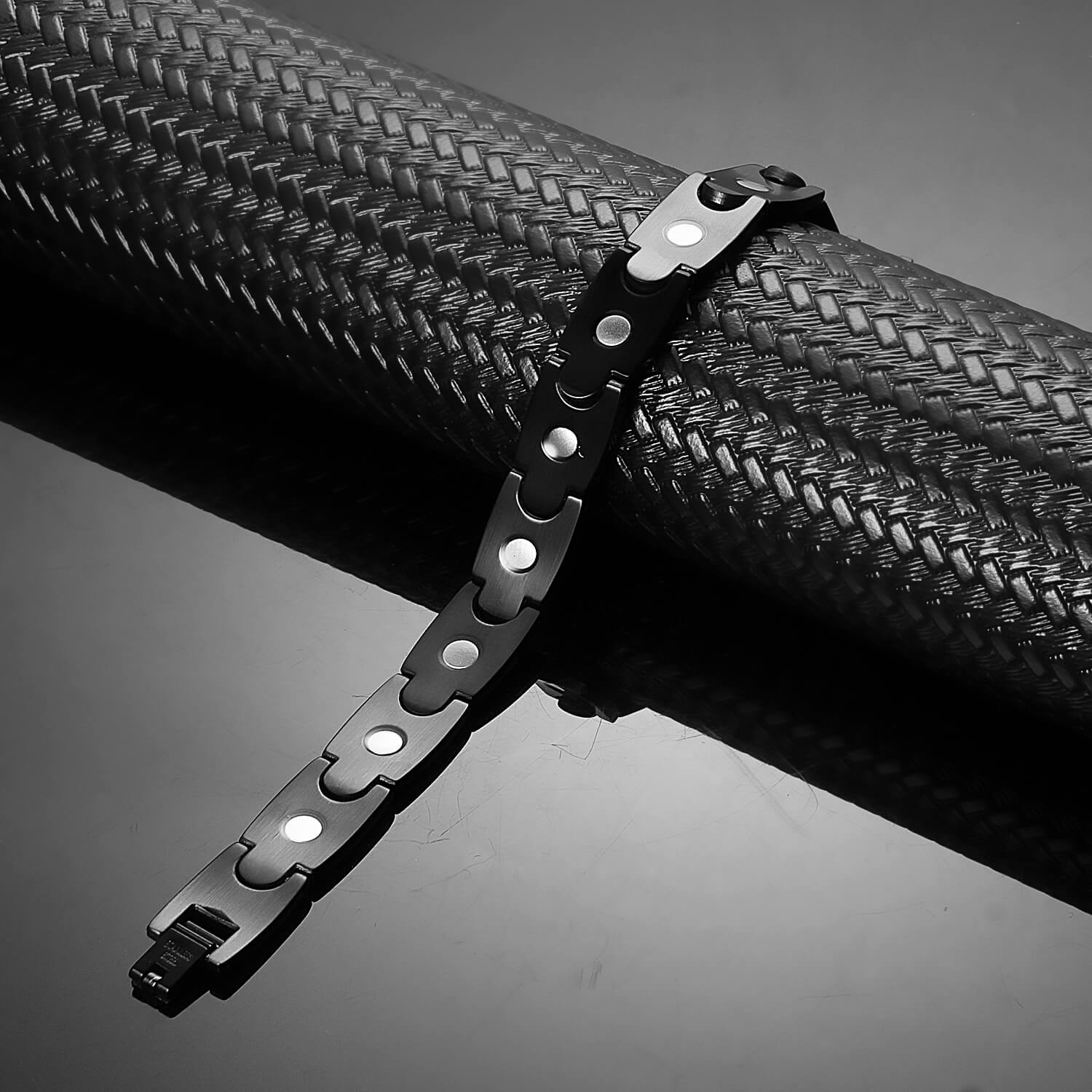 HealthyLine Stainless Steel Magnetic Bracelet. Black Color. Model B042MB