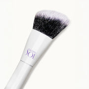 Close-up of Mama Sol Buff & Blur complexion brush fluffy blending brush head