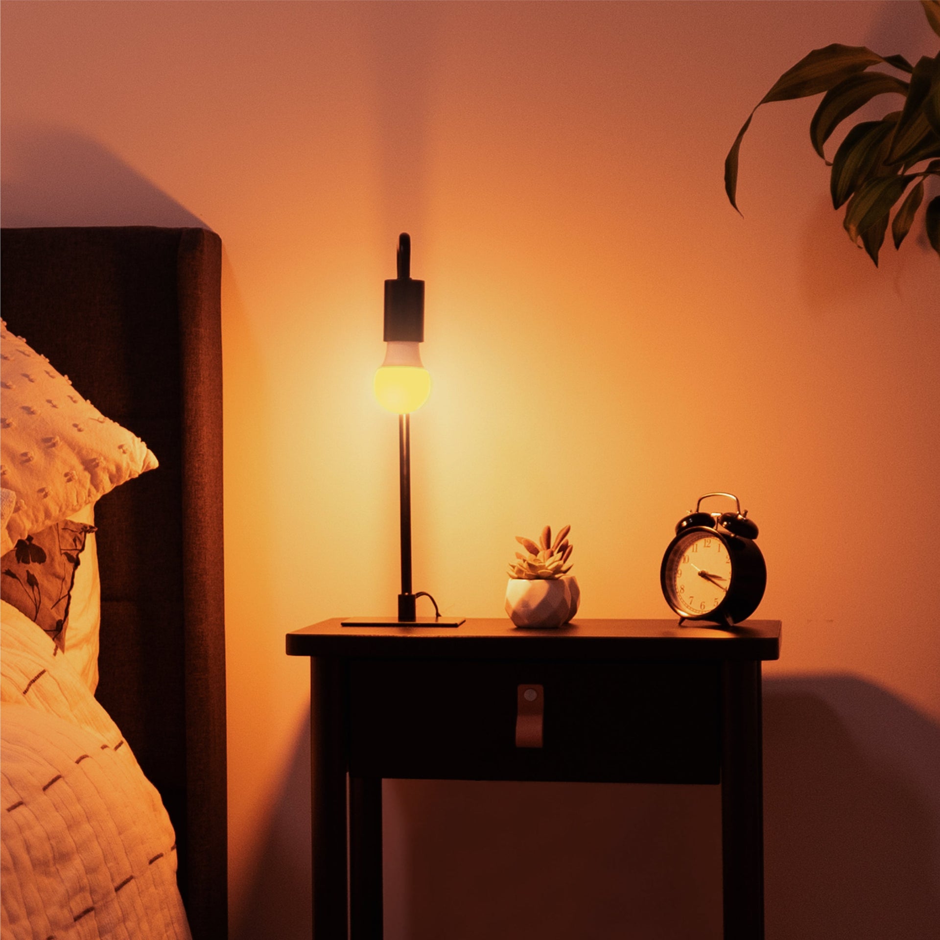 HarthYourHome Sleep Shift Light Bulb (7 Watts) Perfect for Bedroom helping your body produce melatonin for deeper, more restorative sleep.