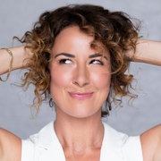 Beautiful, bouncy hair curls now with Better Roots SmartCurl Boost & Define Shampoo. 