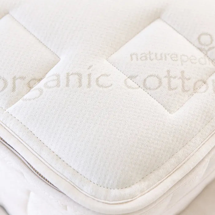 organic materials to a landfill-saving zippered construction, the EOS Pillow Top Mattress embodies Naturepedic’s commitment to sustainability