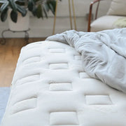 Temperature Control: Organic, breathable fibers and a hybrid design keep you cool by allowing airflow through the mattress.

