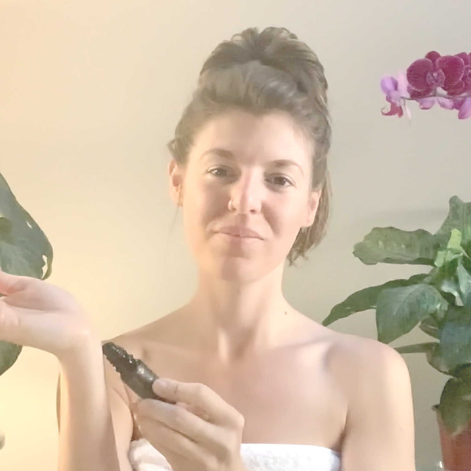 Woman applying Annmarie Oud Révélé natural perfume as part of a daily beauty ritual